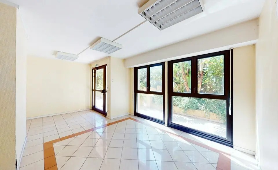 Vente Bureaux 208 m² - Photo 1