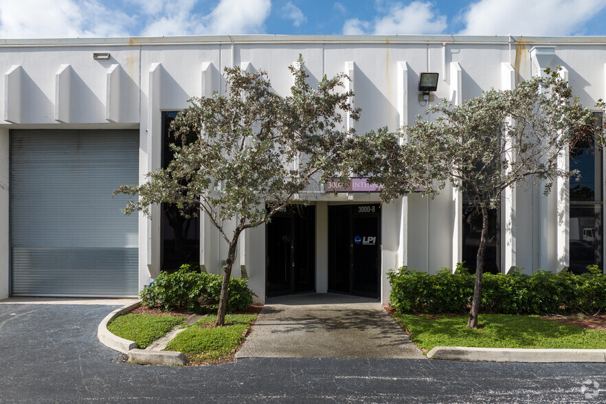 3000 NW 25th Ave, Pompano Beach, FL for rent - Building Photo - Image 2 of 5