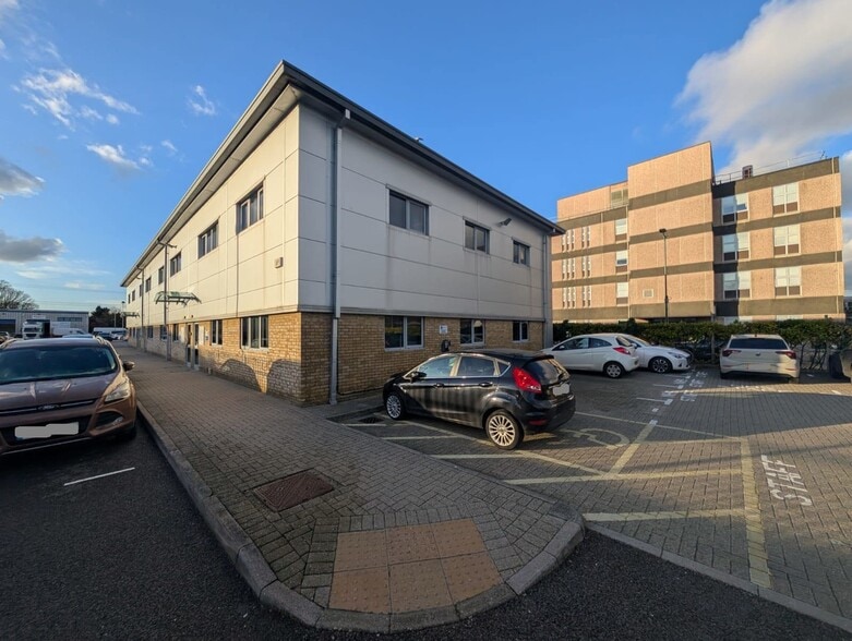 Segensworth Rd, Fareham to rent - Building Photo - Image 3 of 3