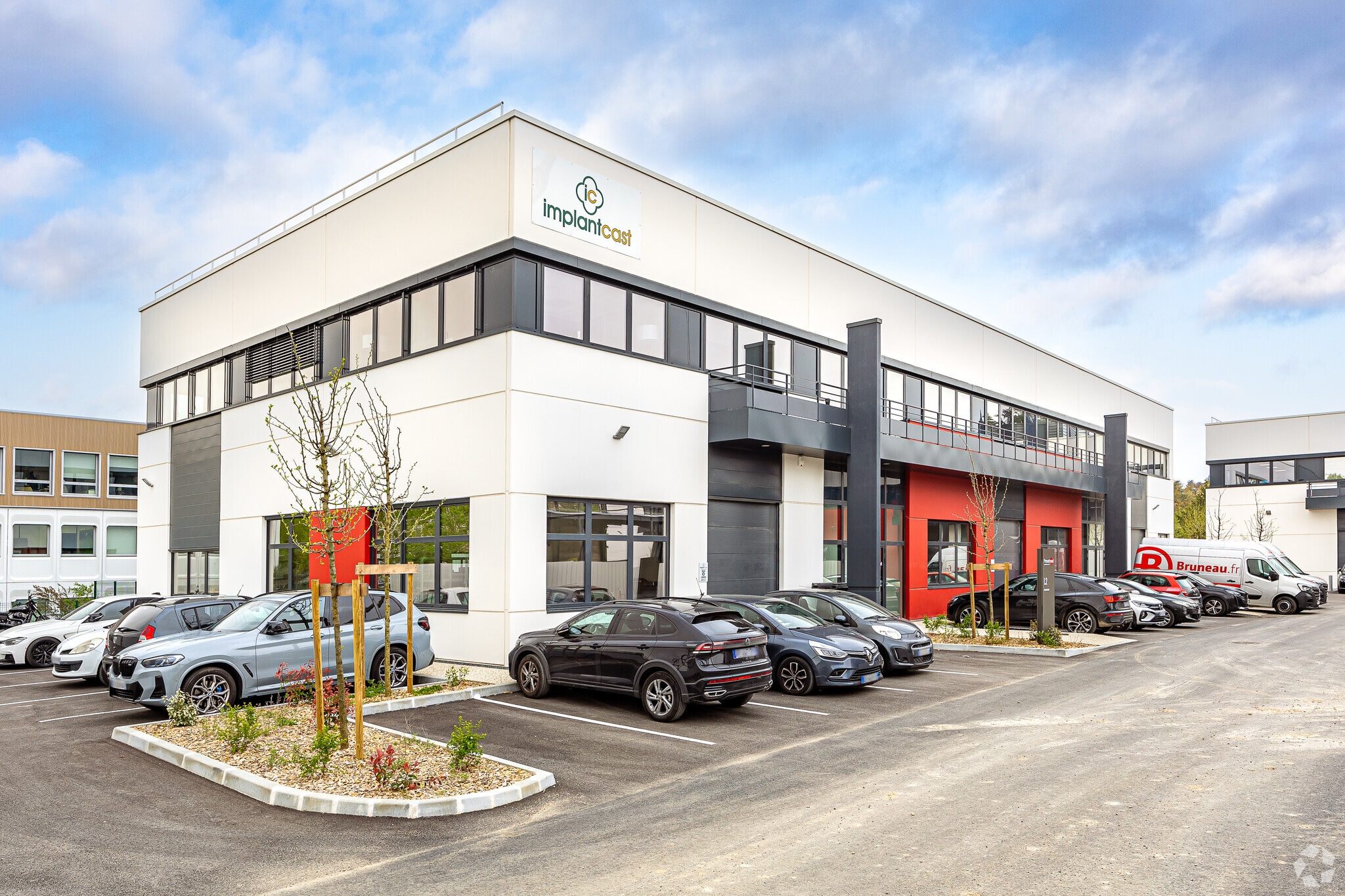 Office in Dardilly to rent Primary Photo- Image 1 of 5