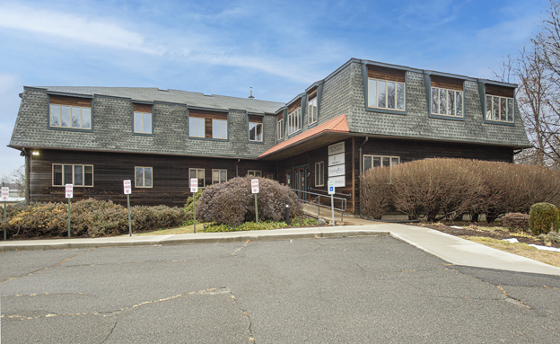 32 Industrial Dr E, Northampton, MA for rent - Building Photo - Image 2 of 26