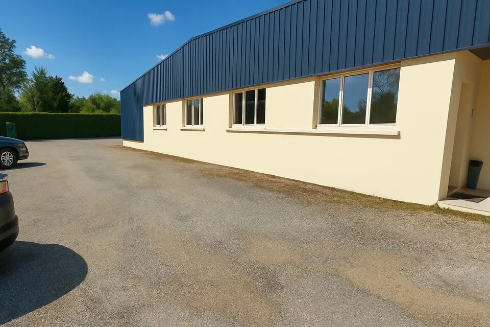 Light Industrial in Bourgoin-Jallieu to rent Building Photo- Image 1 of 7