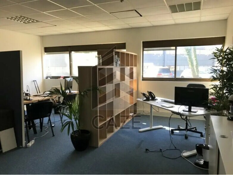 Office in Mérignac to rent - Interior Photo - Image 2 of 4