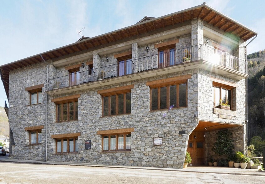 Hospitality in Setcases, Gerona for sale - Building Photo - Image 1 of 28