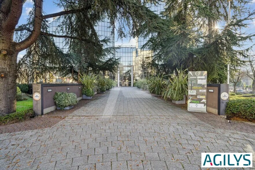 Office in Cachan to rent - Building Photo - Image 2 of 13