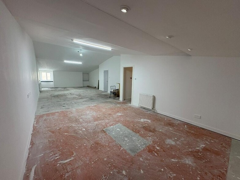 108 Salamander St, Edinburgh to rent - Building Photo - Image 2 of 10