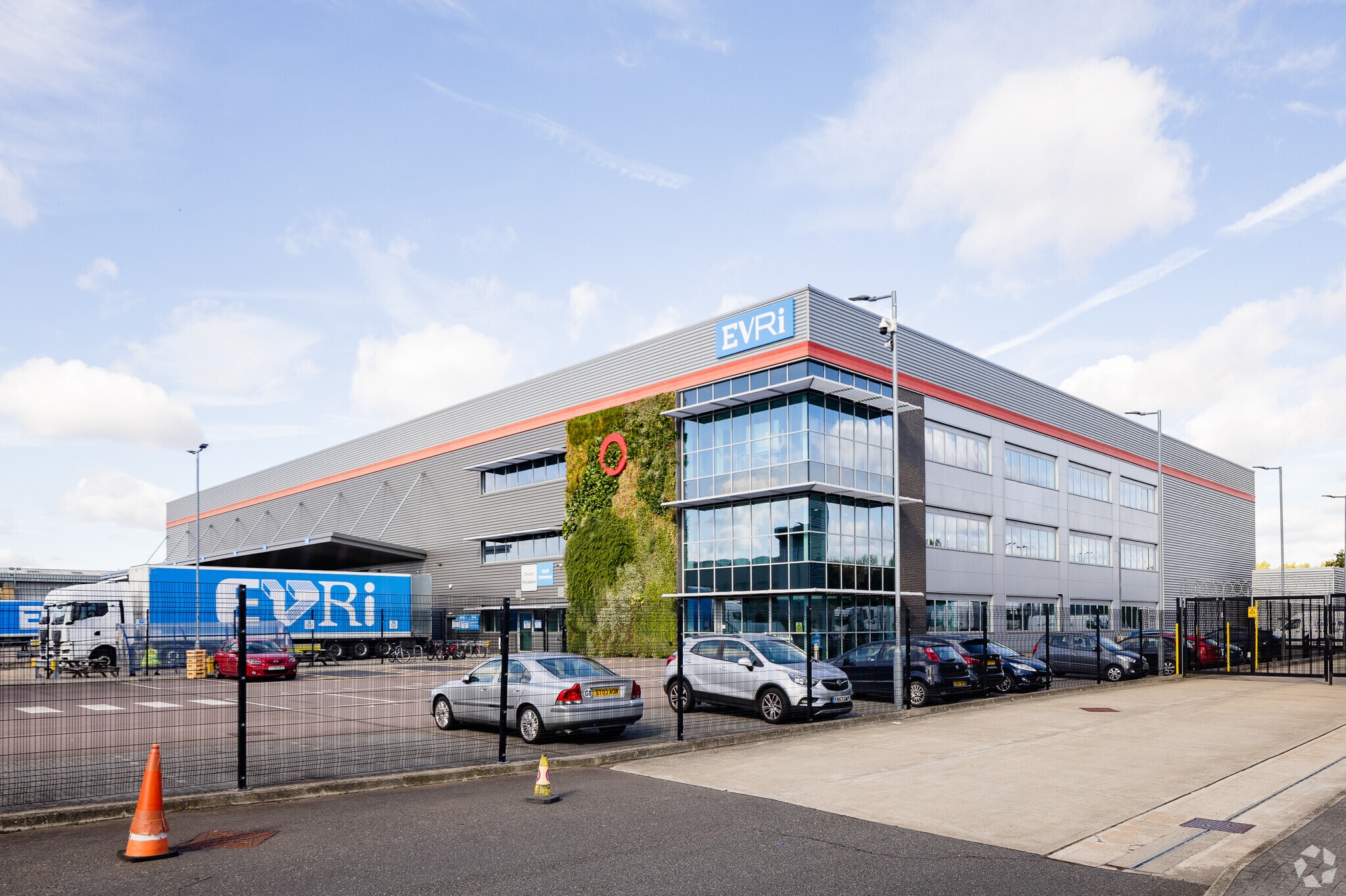 2 Southern Appr, Feltham for sale Primary Photo- Image 1 of 1