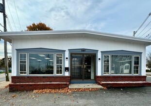 597 Dartmouth St, Dartmouth, MA for rent Building Photo- Image 1 of 14