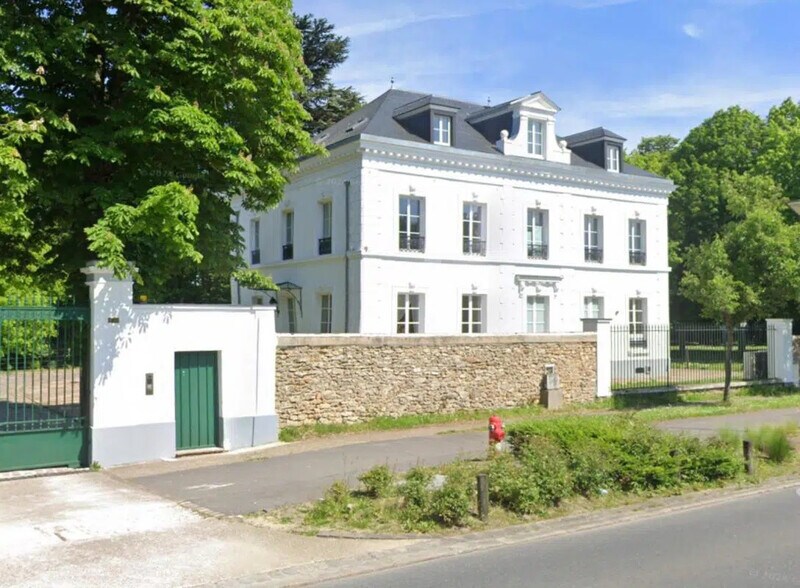 Office in Corbeil-Essonnes to rent - Building Photo - Image 1 of 5