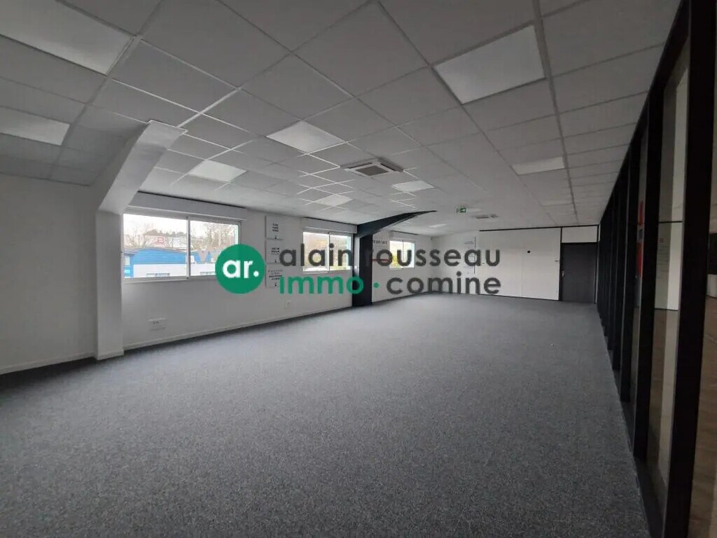 Vente Bureaux 1 200 m² - Photo 1