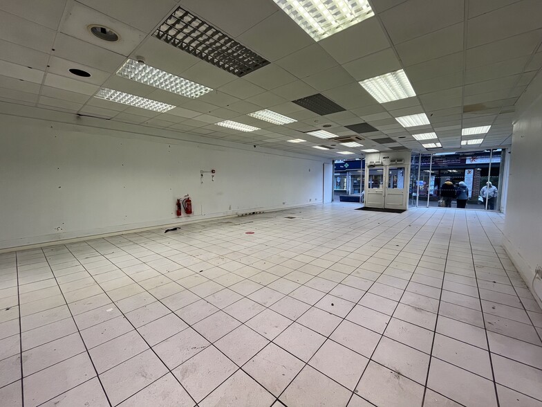 12 High St, Swadlincote to rent - Interior Photo - Image 2 of 2