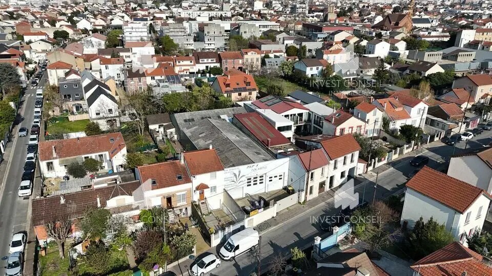 Light Industrial in Colombes to rent - Building Photo - Image 2 of 4