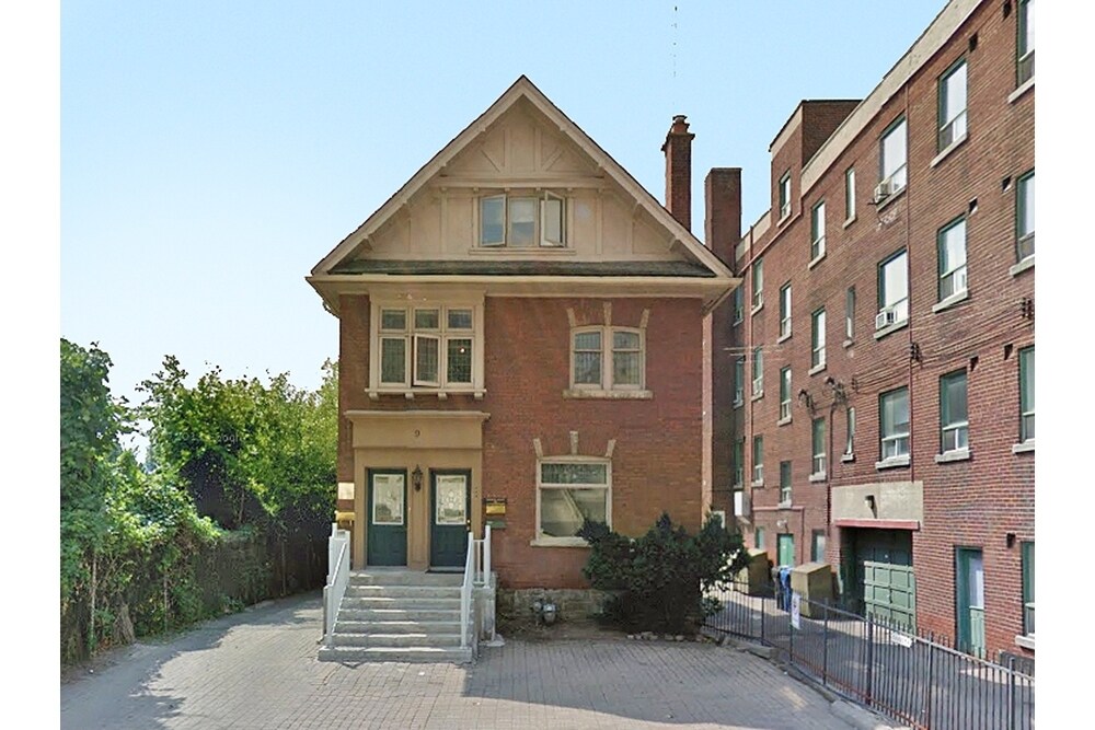 9 Woodlawn Ave E, Toronto M4T 1B9