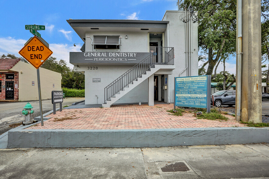 3220 Stirling Rd, Fort Lauderdale, FL for rent - Building Photo - Image 1 of 29