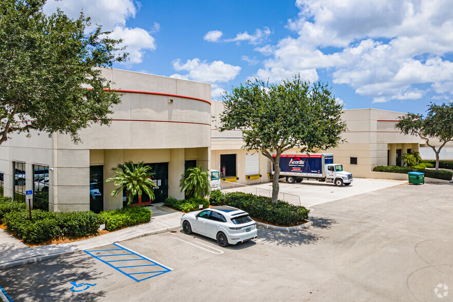 2753 N Commerce Pkwy, Miramar, FL for sale - Building Photo - Image 1 of 1