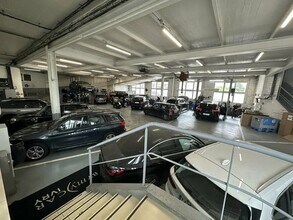 Retail in Ivry-sur-Seine to rent Interior Photo- Image 2 of 2