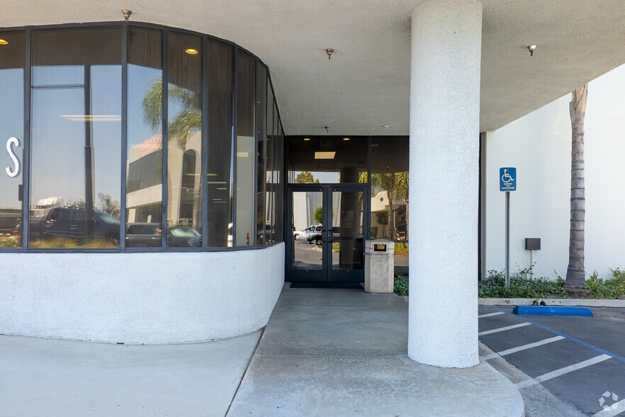 1631 Pomona Rd, Corona, CA to rent - Building Photo - Image 3 of 6