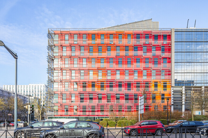 19 Rue George Stephenson, Montigny-le-Bretonneux to rent - Building Photo - Image 3 of 3