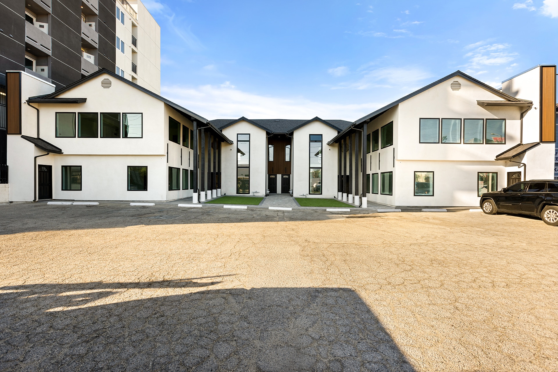 21107-21115 Vanowen St, Canoga Park, CA to rent Building Photo- Image 1 of 9