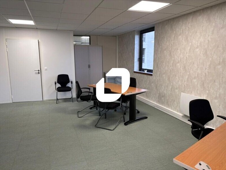 Office in Chatou to rent - Interior Photo - Image 3 of 3