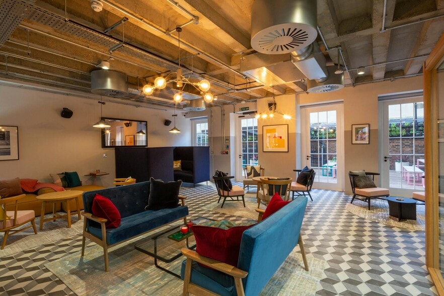 14A-16A Dufours Pl, London to rent - Interior Photo - Image 3 of 45