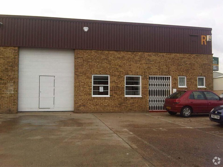 Bridge Rd, Littlehampton for sale - Primary Photo - Image 1 of 1