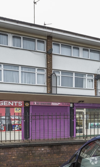 5 Queens Ave, Widnes to rent - Primary Photo - Image 1 of 2