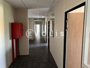 Light Industrial in Saint-Priest to rent Interior Photo- Image 2 of 13