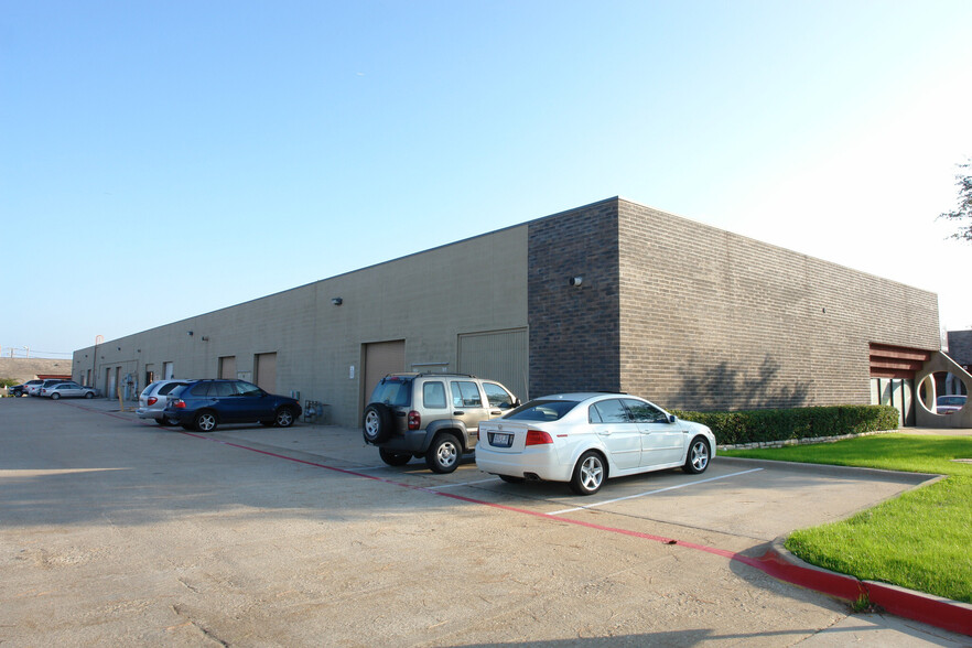 803 Stadium Dr, Arlington, TX for rent - Building Photo - Image 2 of 4