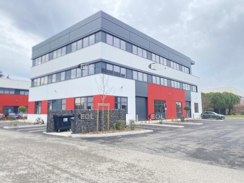 Industrial in Dardilly to rent - Building Photo - Image 2 of 23