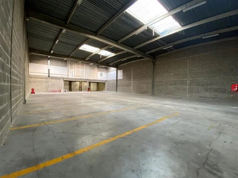 Industrial in Vitry-sur-Seine to rent - Interior Photo - Image 3 of 8