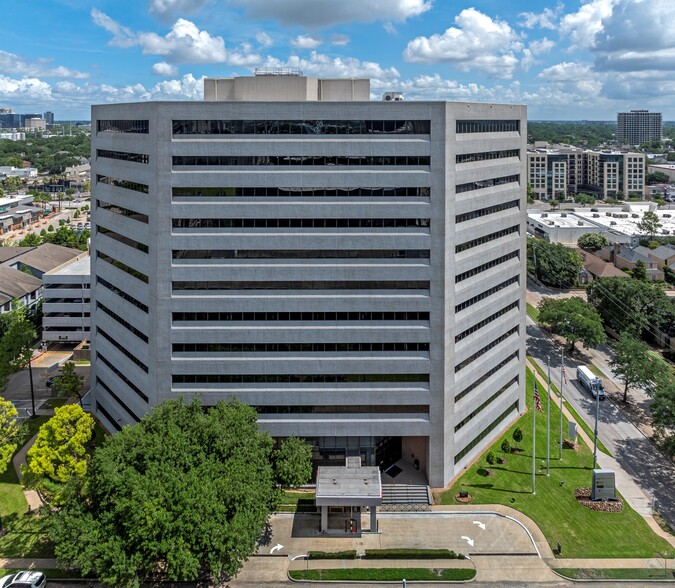 3900 Essex Ln, Houston, TX for sale - Building Photo - Image 1 of 19