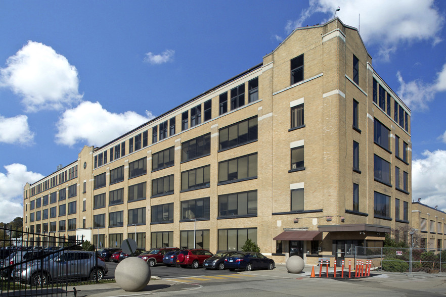 1937 W Main St, Stamford, CT for rent - Building Photo - Image 1 of 1