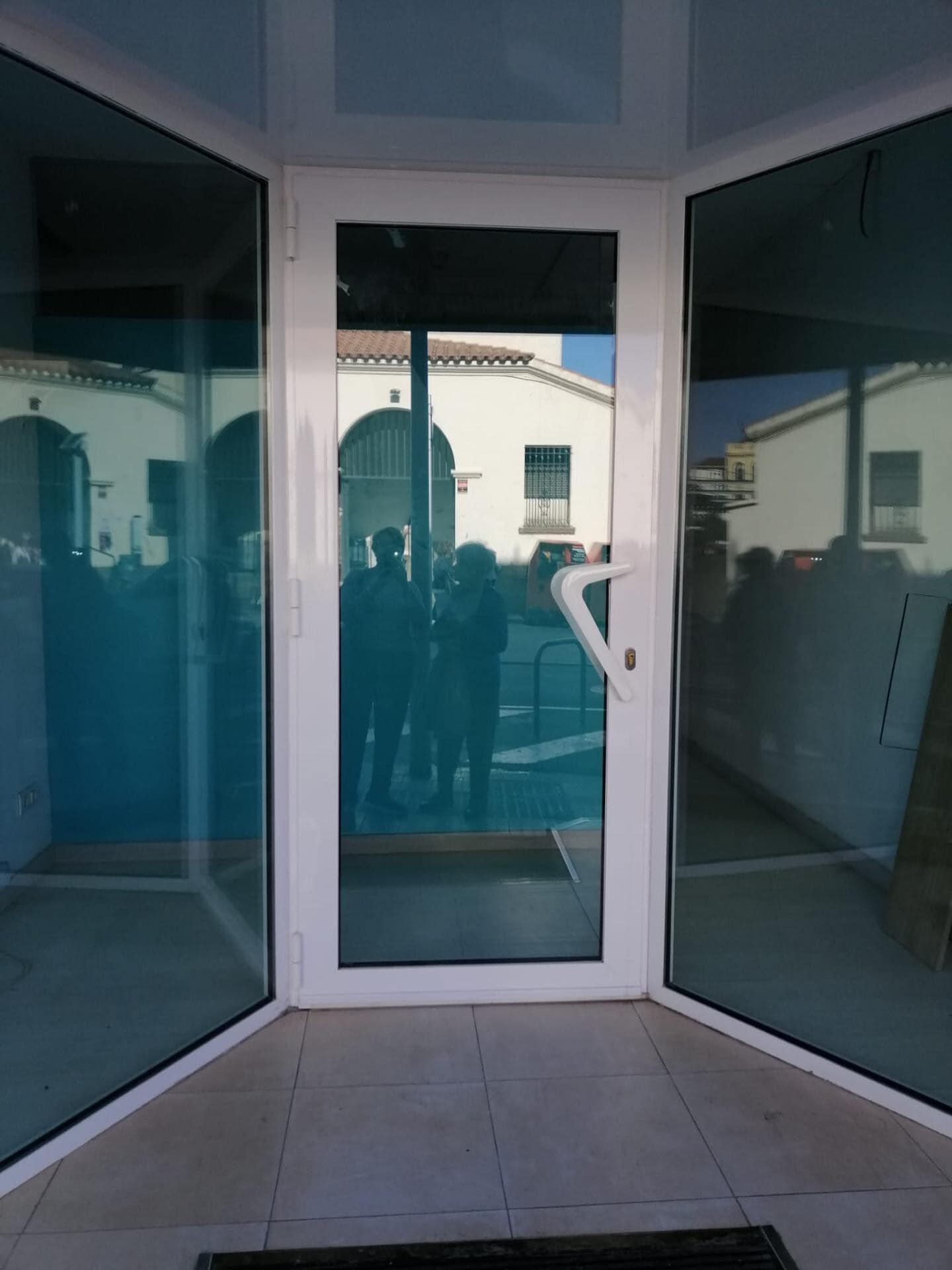 Retail in Olesa de Montserrat, Barcelona to rent Interior Photo- Image 1 of 2