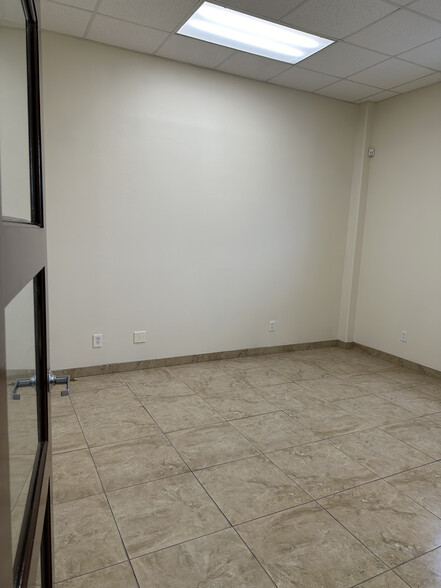 1317 E Jasmine Ave, McAllen, TX for rent - Building Photo - Image 3 of 13