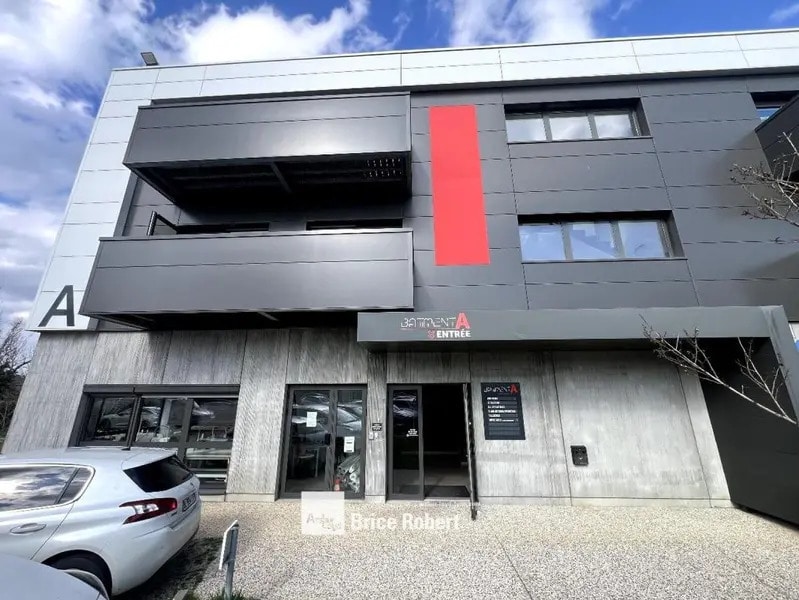 6 Boulevard Des Monts D'or, Sathonay-Camp to rent Building Photo- Image 1 of 10