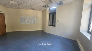 Office / Medical in Lyon to rent Interior Photo- Image 2 of 4