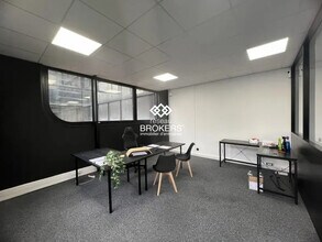 Office in Villebon-sur-Yvette to rent Interior Photo- Image 2 of 4