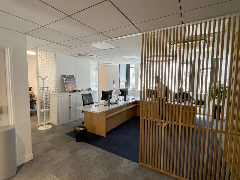 Office in Paris for sale Interior Photo- Image 1 of 15