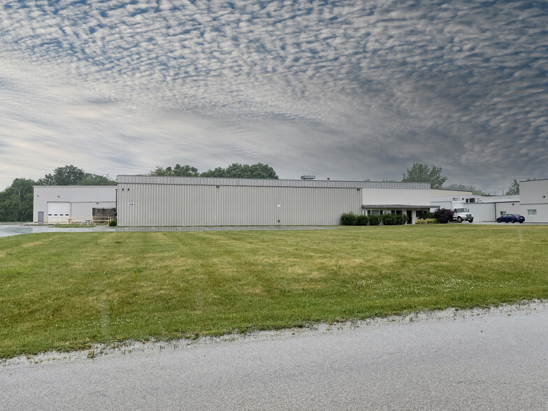 10815 Commercial St, Richmond, IL for sale - Building Photo - Image 1 of 1