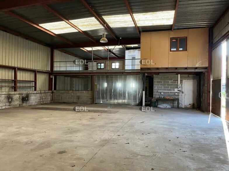 Light Industrial in Ennery to rent - Interior Photo - Image 3 of 9