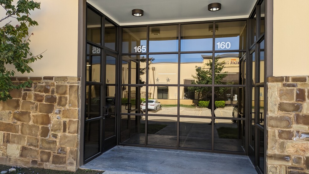 275 SE Inner Loop, Georgetown, TX for rent - Building Photo - Image 2 of 19