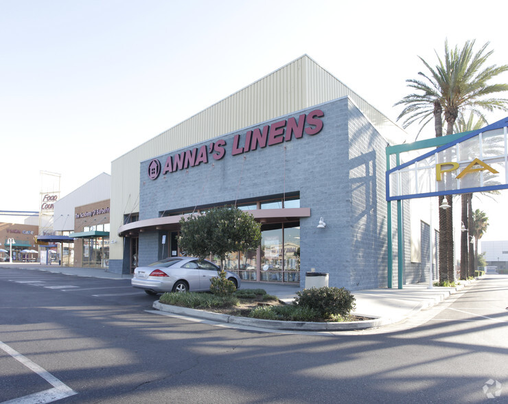 7867-8010 Van Nuys Blvd, Van Nuys, CA for sale - Primary Photo - Image 1 of 1