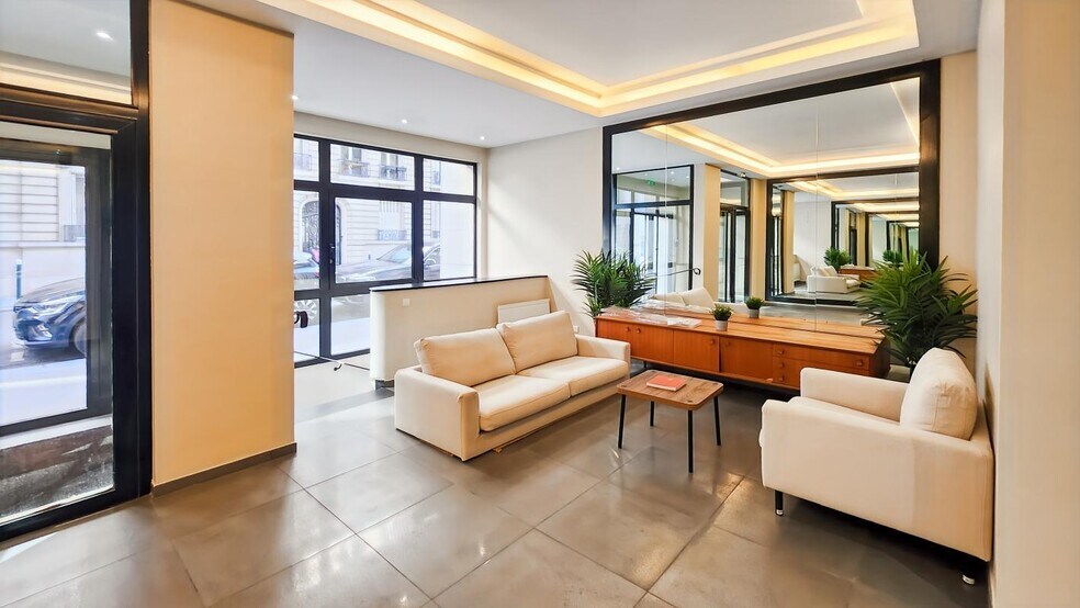 Office in Neuilly-sur-Seine to rent - Building Photo - Image 2 of 8