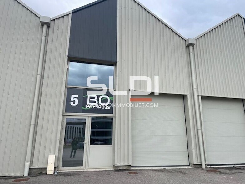Rue Marcel Dassault, Genas to rent - Building Photo - Image 2 of 10