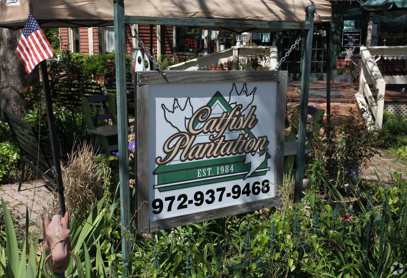 814 Water St, Waxahachie 75165 UK