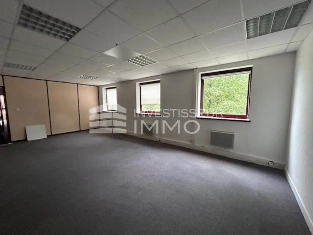 Office in Champs-sur-Marne to rent Interior Photo- Image 1 of 6