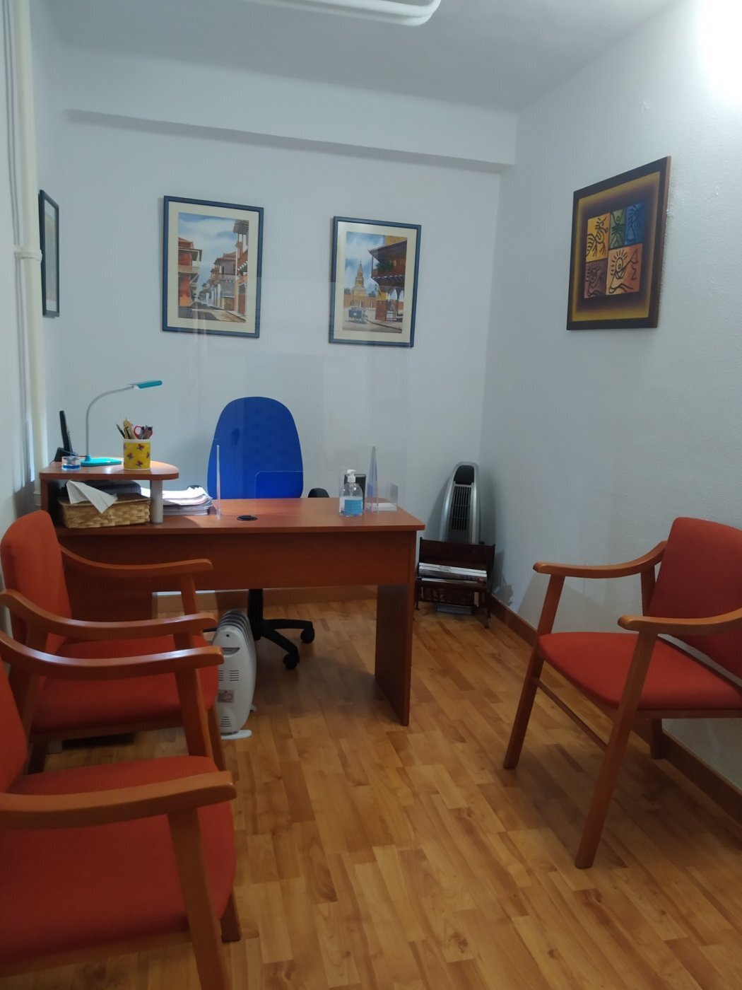 Office in Cáceres, Cáceres for sale Primary Photo- Image 1 of 6