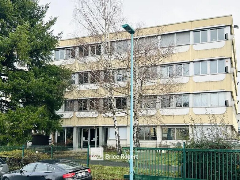 8 Chemin Des Joncs, Dardilly for sale - Building Photo - Image 3 of 8