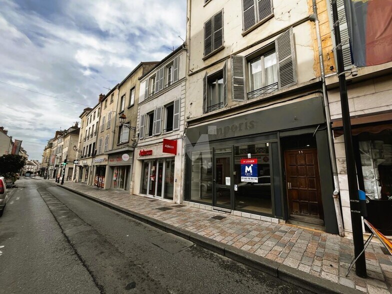Retail in Melun for sale - Building Photo - Image 2 of 8